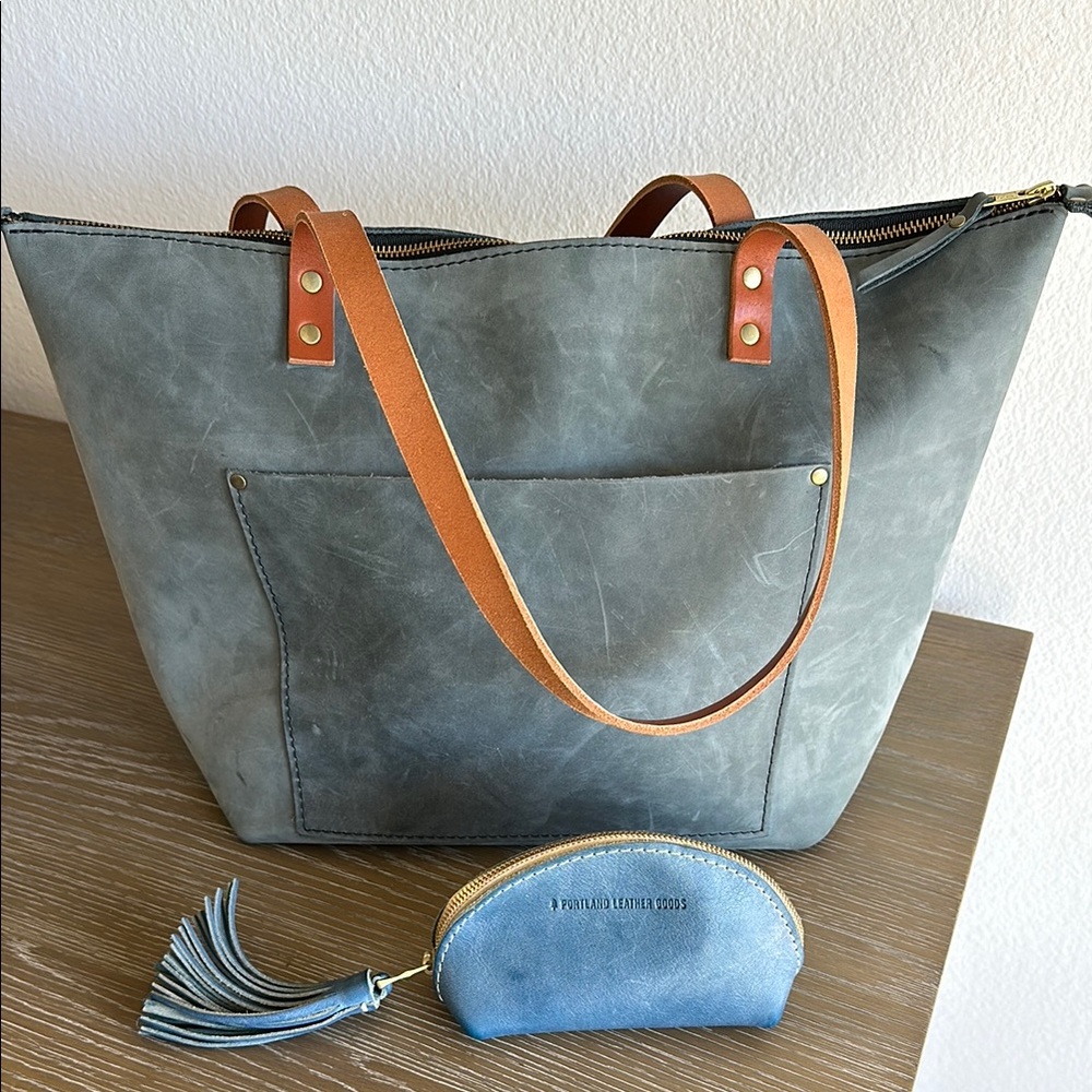 Stylish Gray Tote Bag with Tan Straps